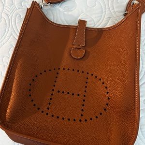 Hermes bag beautiful leather crossbody used few times no marks or damage